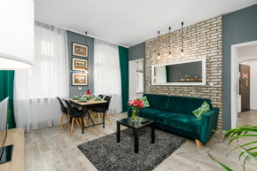 Deluxe Old Town Apartment by Noclegi Renters